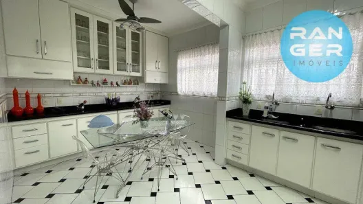 Casa com 3 Quartos à venda, 250m² no Marapé, Santos