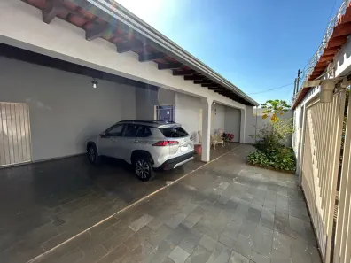 Casa com 4 Quartos à venda, 240m² no Santa Mônica, Uberlândia