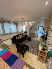 Sobrado com 4 Quartos à venda, 284m² no Vila Assis Brasil, Mauá