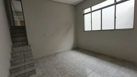 Casa com 3 Quartos para alugar, 100m² no Jardim Regina, São Paulo