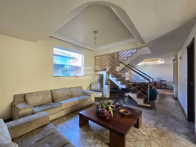 Casa com 5 Quartos à venda, 366m² no São José, Divinópolis