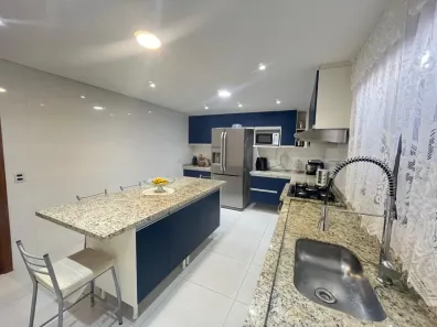 Sobrado com 4 Quartos à venda, 262m² no Iná, São José dos Pinhais