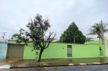 Casa com 3 Quartos para venda ou aluguel, 119m² no Jardim Adalgisa, Araraquara