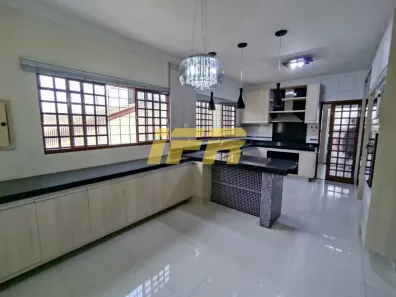 Sobrado com 5 Quartos à venda, 400m² no Campos Elíseos, Taubaté