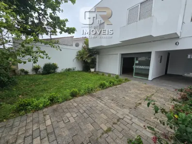 com 9 Quartos para alugar, 400m² no Centro, Itanhaém