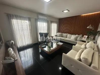Casa com 4 Quartos à venda, 498m² no Jardim Inconfidência, Uberlândia