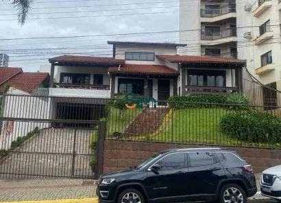 Casa com 4 Quartos para alugar, 200m² no Universitário, Chapecó