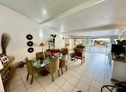 Casa com 5 Quartos à venda, 400m² no Itaipu, Niterói