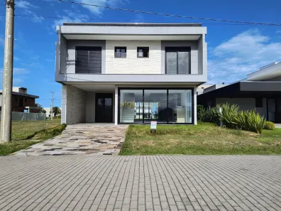 Casa de Condomínio com 4 Quartos à venda, 200m² no Curumim, Capão da Canoa