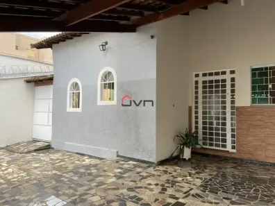 Casa com 3 Quartos à venda, 162m² no Santa Mônica, Uberlândia
