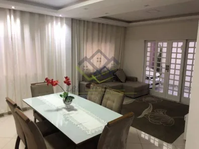 Sobrado com 3 Quartos à venda, 215m² no Vila Figueira, Suzano