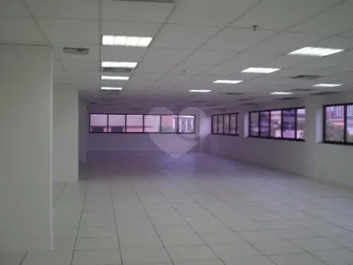 Sala Comercial para alugar, 940m² no Parque Industrial Tomas Edson, São Paulo