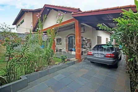 Casa com 3 Quartos à venda, 155m² no Jardim Ribamar, Peruíbe