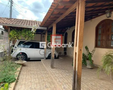 Casa com 3 Quartos à venda, 300m² no Funcionários, Montes Claros