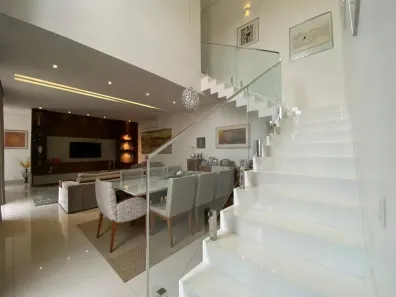 Sobrado com 4 Quartos à venda, 282m² no Jardim Karaíba, Uberlândia