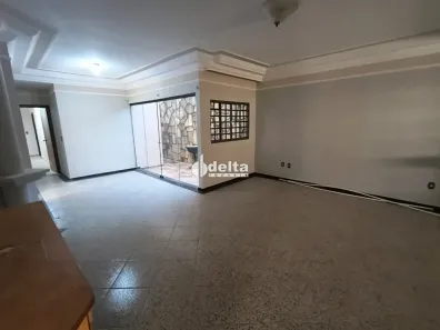 Casa com 4 Quartos para alugar, 200m² no Vigilato Pereira, Uberlândia