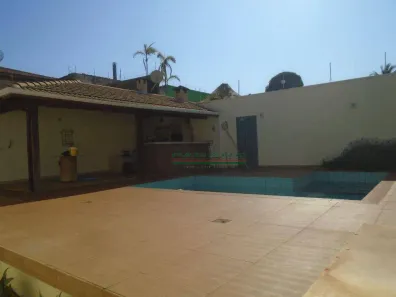 Casa com 3 Quartos à venda, 302m² no Centro, Cravinhos