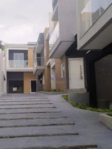 Sobrado com 4 Quartos à venda, 212m² no Fazendinha, Curitiba