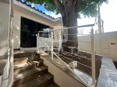 Casa com 1 Quarto para alugar, 380m² no Centro, Uberlândia