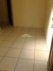 Apartamento com 3 Quartos para alugar, 60m² no Planalto, Uberlândia