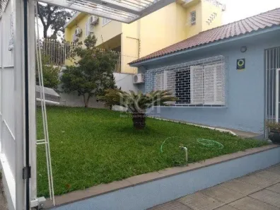 Casa com 3 Quartos à venda, 250m² no Medianeira, Porto Alegre