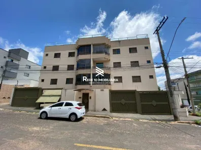 Cobertura com 3 Quartos para alugar, 87m² no Santa Mônica, Uberlândia