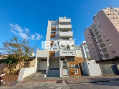 Apartamento com 2 Quartos para alugar, 58m² no Barreiros, São José