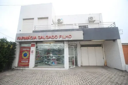 Sala Comercial com 2 Quartos para alugar, 210m² no Três Vendas, Pelotas