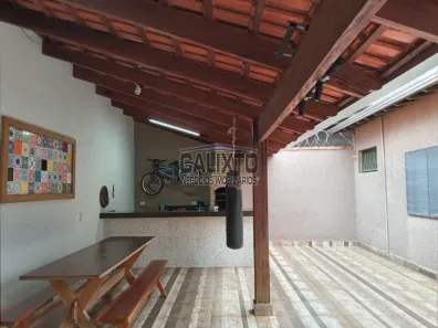 Casa com 3 Quartos à venda, 230m² no Brasil, Uberlândia