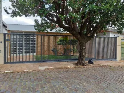 Casa com 3 Quartos à venda, 164m² no Centro, Araraquara