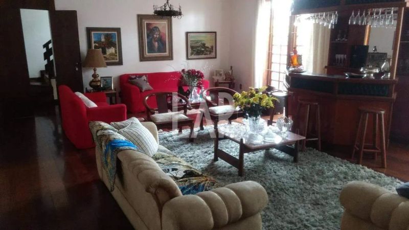Casa com 5 quartos — Santa Lúcia, Belo Horizonte