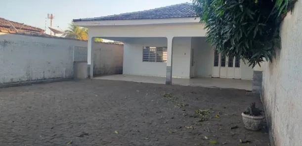 Casa com 3 Quartos para alugar, 250m² no Centro-Sul, Várzea Grande