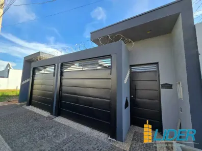 Casa com 3 Quartos à venda, 74m² no Laranjeiras, Uberlândia