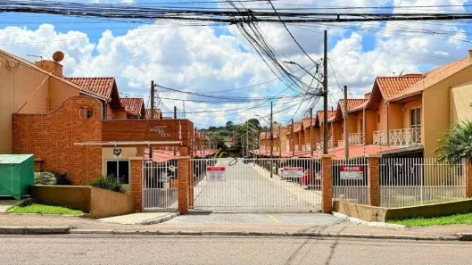 Casa de Condomínio com 3 Quartos para alugar, 116m² no Uberaba, Curitiba