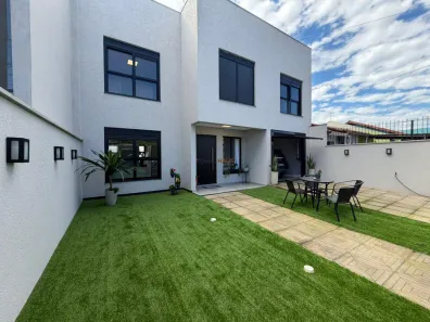 Casa de Condomínio com 4 Quartos à venda, 185m² no São José, Canoas