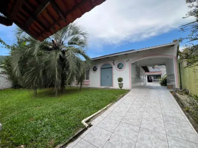 Casa com 4 Quartos à venda, 240m² no Saguaçu, Joinville