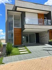 Casa de Condomínio com 3 Quartos para alugar, 150m² no Central Park, Cachoeirinha