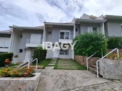 Casa com 3 Quartos para alugar, 180m² no Sambaqui, Florianópolis