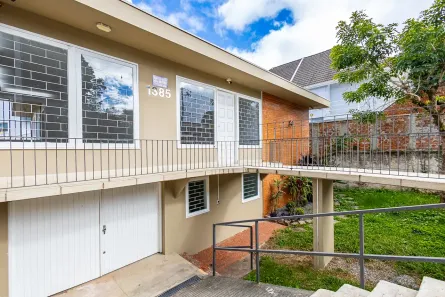 Casa com 6 Quartos à venda, 200m² no Ahú, Curitiba