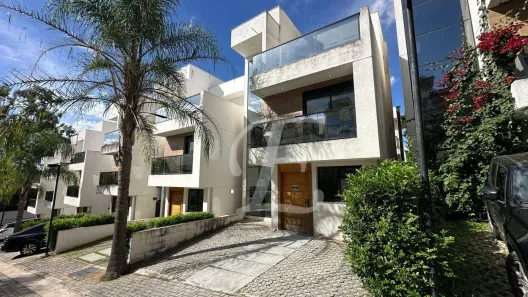 Casa de Condomínio com 4 Quartos à venda, 150m² no Parque Rincão, Cotia