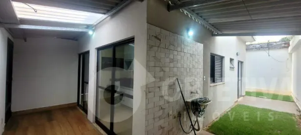 Apartamento com 3 Quartos para alugar, 58m² no Umuarama, Uberlândia
