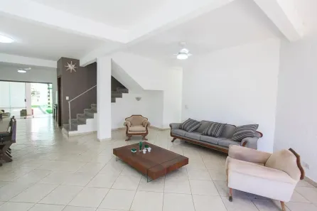 Sobrado com 3 Quartos para venda ou aluguel, 326m² no Tubalina, Uberlândia