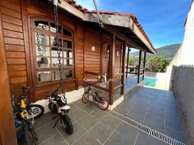 Casa com 3 Quartos para venda ou aluguel, 180m² no Vila Petrópolis, Atibaia
