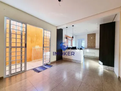 Sobrado com 3 Quartos à venda, 182m² no Vila Santa Margarida, Ferraz de Vasconcelos