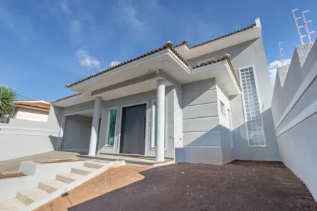 Casa com 3 Quartos à venda, 298m² no Uvaranas, Ponta Grossa