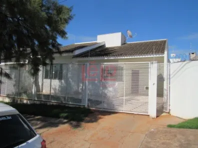 Casa com 3 Quartos para alugar, 118m² no Jardim Itália II, Maringá