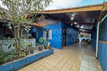 Casa com 2 Quartos à venda, 242m² no Jardim Veneza, Peruíbe