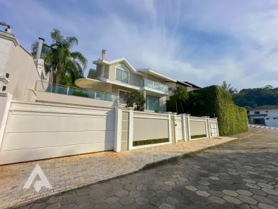 Casa com 3 Quartos para alugar, 260m² no Centro, Gaspar