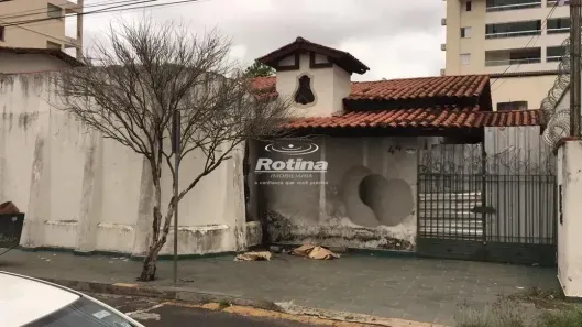 Prédio Comercial com 4 Quartos para alugar, 470m² no Martins, Uberlândia