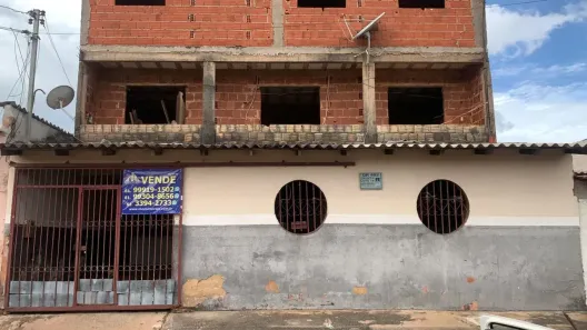 Prédio Residencial à venda, 200m² no Santa Maria, Brasília
